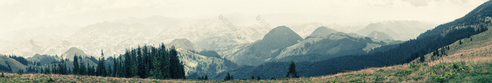 视图从的平原的山夏天景观全景爽肤水视图从的平原的山