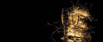 眼镜与<strong>香槟</strong>的金光孟加拉灯黑色的背景的概念庆祝活动和庆祝活动新一年圣诞节<strong>婚礼</strong>眼镜与<strong>香槟</strong>的金光孟加拉灯