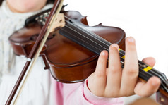 神童玩的小提琴的学校音乐