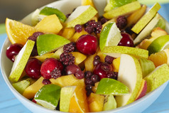 水果沙拉与新鲜的而且健康的水果
