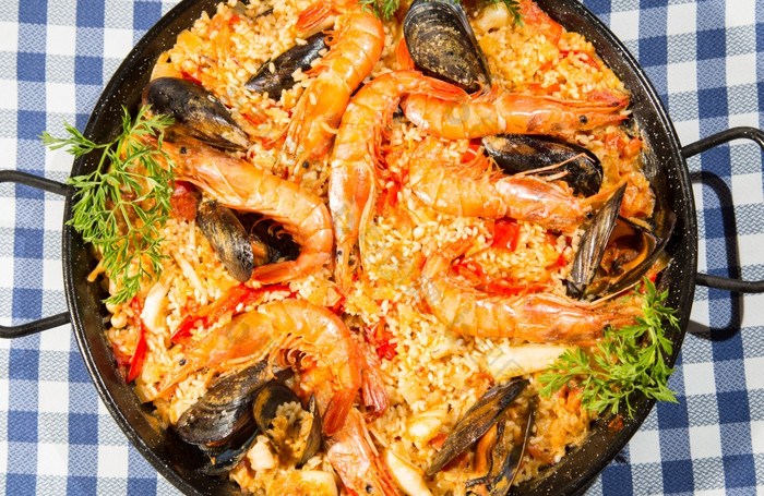 Valencian海鲜饭美味的海鲜大米而且虾