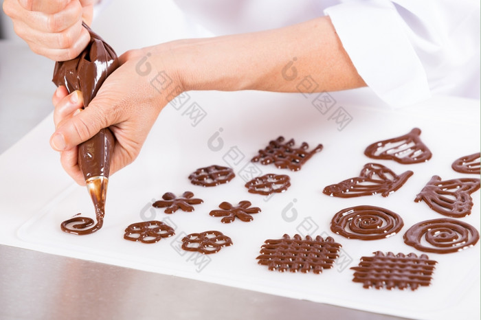 老板使数据与巧克力装修蛋糕
