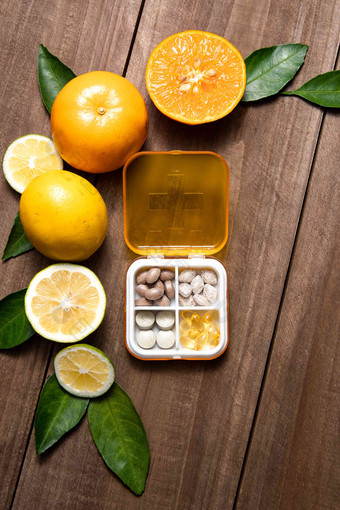 柑桔类水果和药盒横截面高质量照片