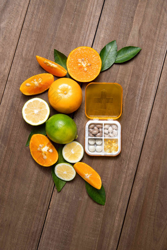 柑桔类水果和药盒展示清晰相片