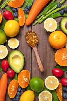俯拍水果蔬菜和维生素饮食写实相片