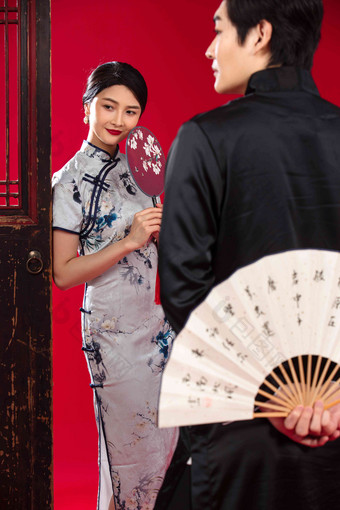 中式服装夫妇东方人优雅青年女人高清摄影图