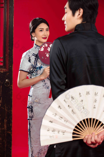 中式服装夫妇亚洲表现积极快乐