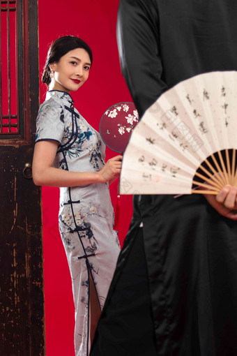 中式服装夫妇东亚两个人异性恋