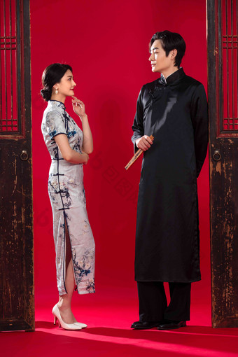 中式服装夫妇东亚中国元素氛围图片