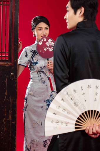 中式服装夫妇古典风格两个人高端摄影图