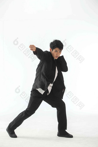 练武术男人装扮户内留白中国元素高清镜头