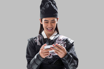古装手机人玩游戏中国元素高清摄影图