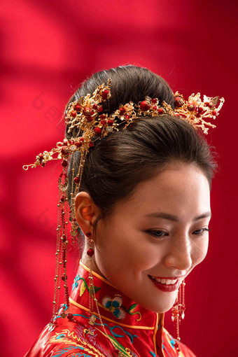 漂亮的中式新娘特写人摄影