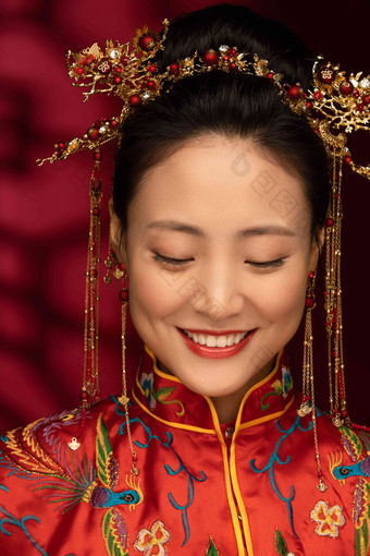 漂亮的中式新娘特写唐装氛围场景