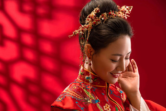 漂亮害羞的中式新娘古典风格高端图片