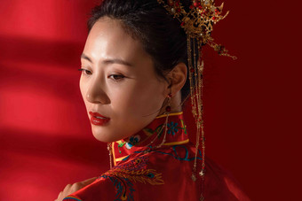 漂亮的中式新娘仅一个人图片