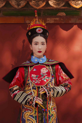 女人穿清宫服故宫成年人历史服装清晰场景