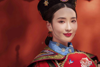 女人穿清宫服古装华丽北京清晰摄影
