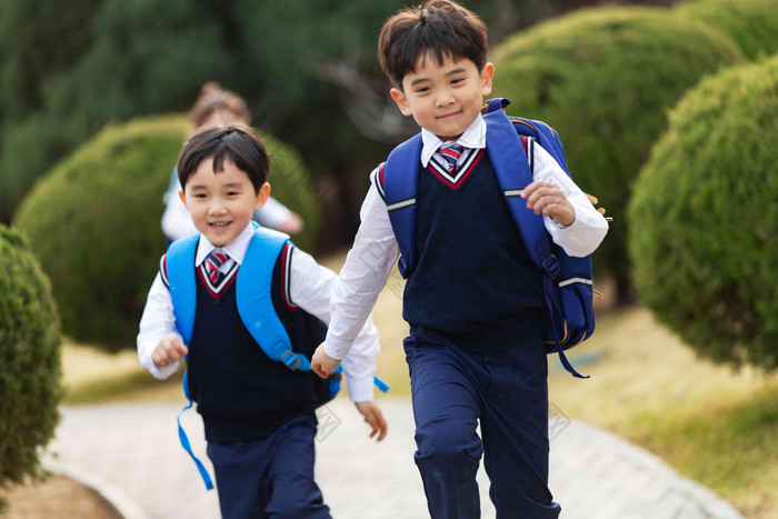 学龄前儿童玩耍友谊相伴高清照片