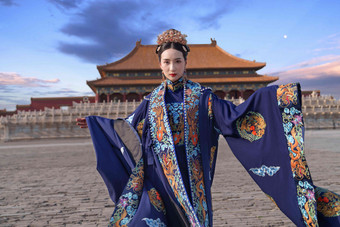 故宫古装美女宫殿华丽中国元素高质量图片