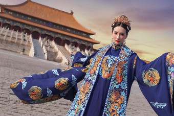 故宫古装美女中国古典式建筑写实照片