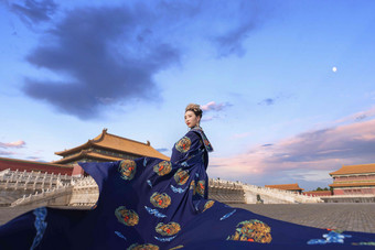 <strong>故宫</strong>古装美女中国传统漂亮的写实影相