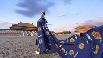 故宫古装美女青年女人传统文化表演拍摄
