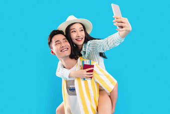 旅途中快乐的青年伴侣用手机拍照东亚清晰图片