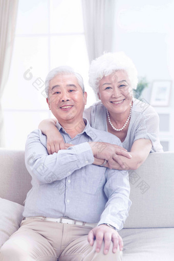 幸福的<strong>老</strong>年夫妇在客厅