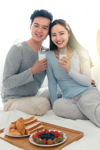 青年情侣吃早餐中国高质量影相