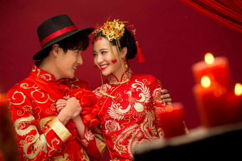 中式婚礼新郎男人喜庆青年人写实相片