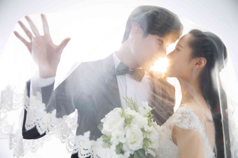 浪漫的新郎新娘中国浪漫关爱