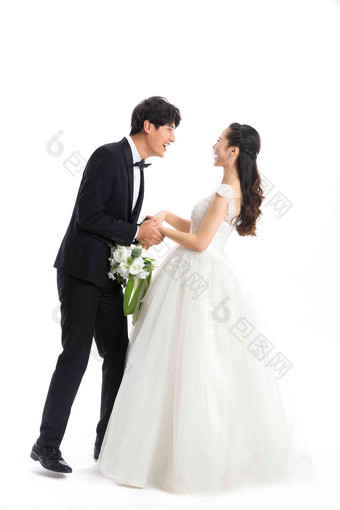 浪漫的新郎新娘女人东亚青年夫妇高质量照片