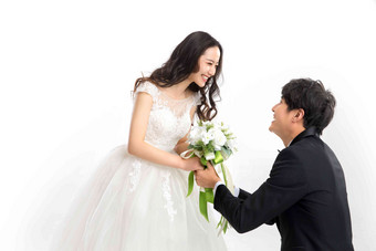 浪漫的新郎新娘幸福白色背景满意