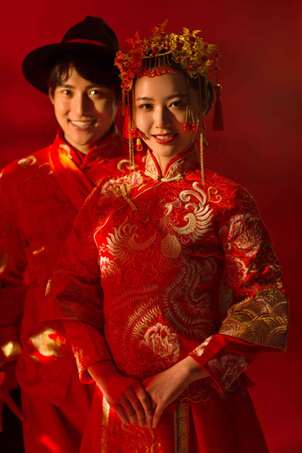 中式婚礼两个人喜庆2多岁高清图片