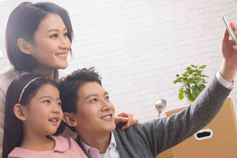 一家人装修幸福中国氛围摄影图