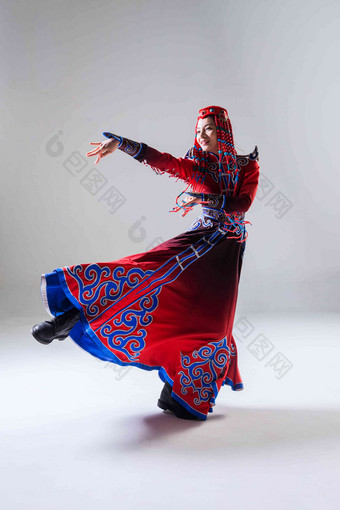 蒙古族女人一个人彩色图片完美氛围场景