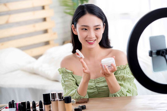 青年化妆直播间中国25岁到29岁青年文化清晰摄影