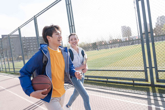 <strong>大学生</strong>情侣青年伴侣东方人快乐写实素材