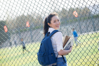 青年女<strong>大学生</strong>