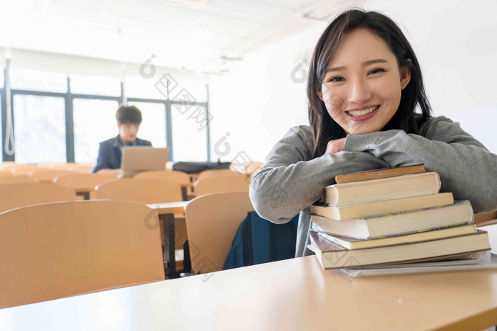 大学生学习上课教室人高质量摄影