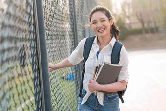 <strong>青年</strong>女大学生