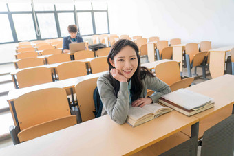 大学生学习学生户内成年学生