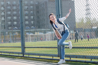 青年女大学生白昼高质量相片