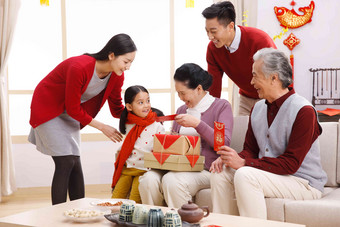 快乐家庭新年家庭关爱中国人