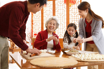 幸福家庭<strong>饺子</strong>老年人食品青年女人