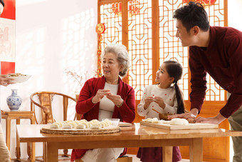 幸福家庭<strong>饺子</strong>家庭和谐中年人