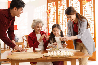 幸福家庭饺子聚会关爱和谐清晰图片