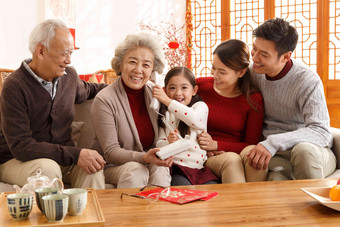 幸福家庭<strong>过年</strong>打电话孙女清晰照片