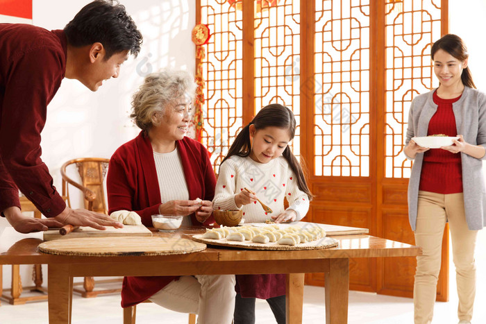 幸福家庭饺子老年人合作成年人